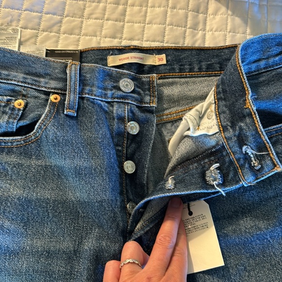 Levi wedgie straight high rise size 30 - Picture 2 of 3